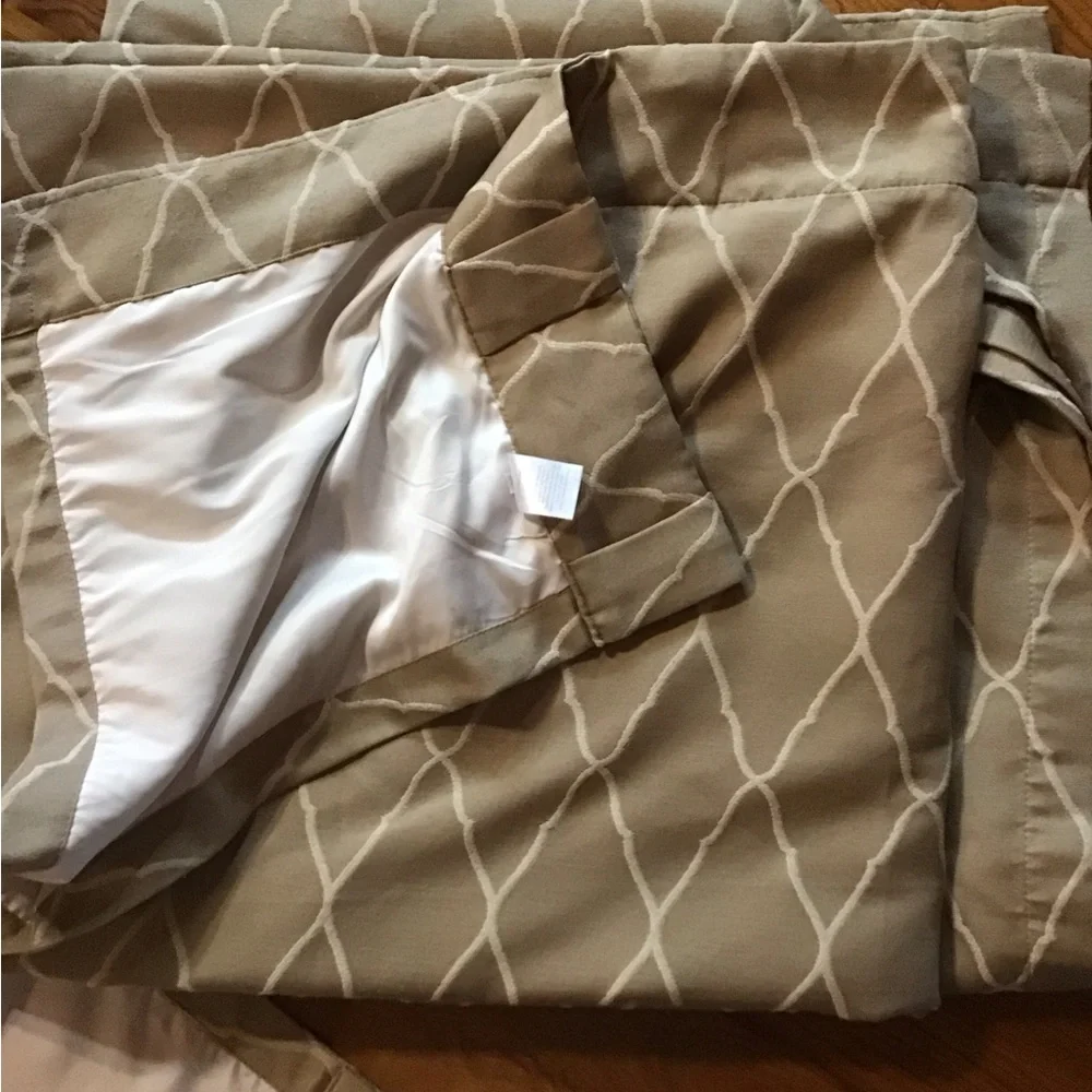 jCPenny drapes a total of 7 there are 5 valances and 2 drapes